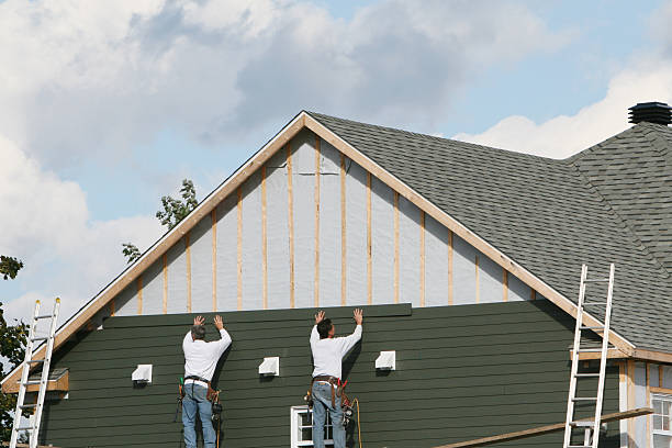 Professional Siding technician working in Rochelle, GA